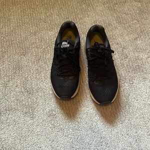 Women’s Black and white nike shoes